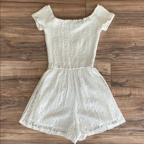 Gorgeous Laced Romper - Picture 2 of 4